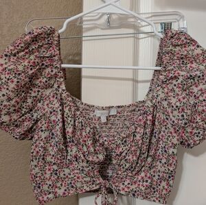 EUC Olivaceous pink & purple crop top with puff sleeves (M)